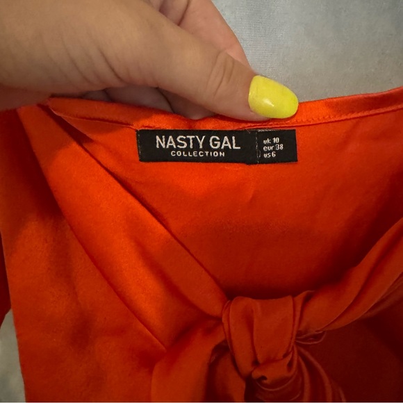 Nasty gal romper • tie front • puff sleeves • zips on side of hip • size 6 - Picture 4 of 9